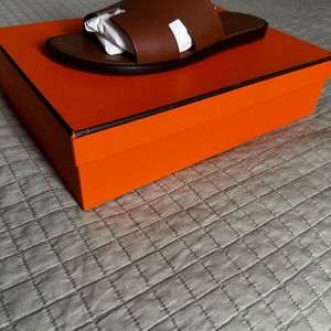 Perfect for spring and summer. Wore once with no creases. Size 43 Izmir Sandal.